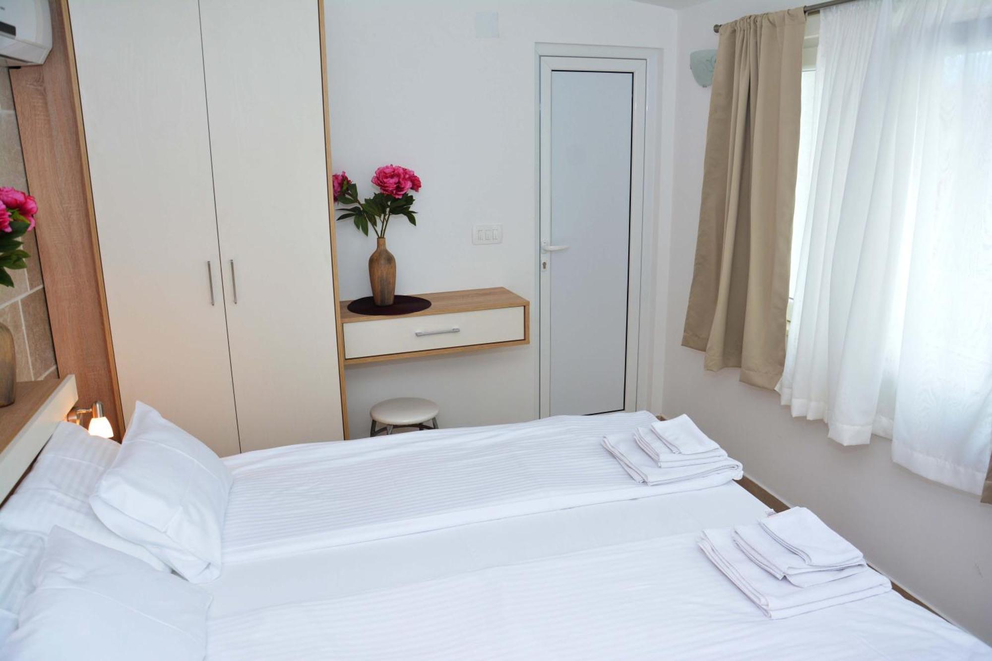 Apartments Harmonia Tivat Rum bild
