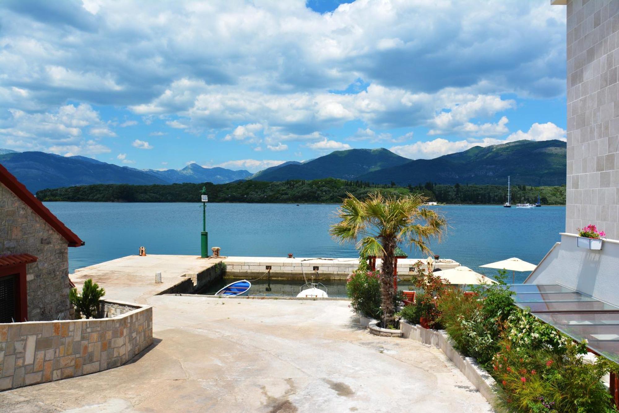 Apartments Harmonia Tivat Rum bild
