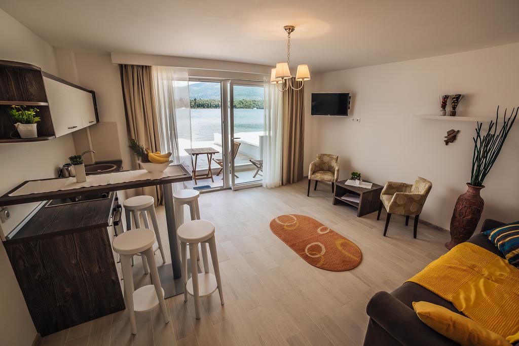 Apartments Harmonia Tivat Exteriör bild