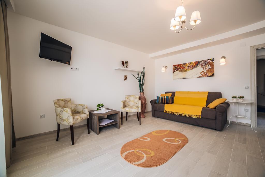 Apartments Harmonia Tivat Exteriör bild