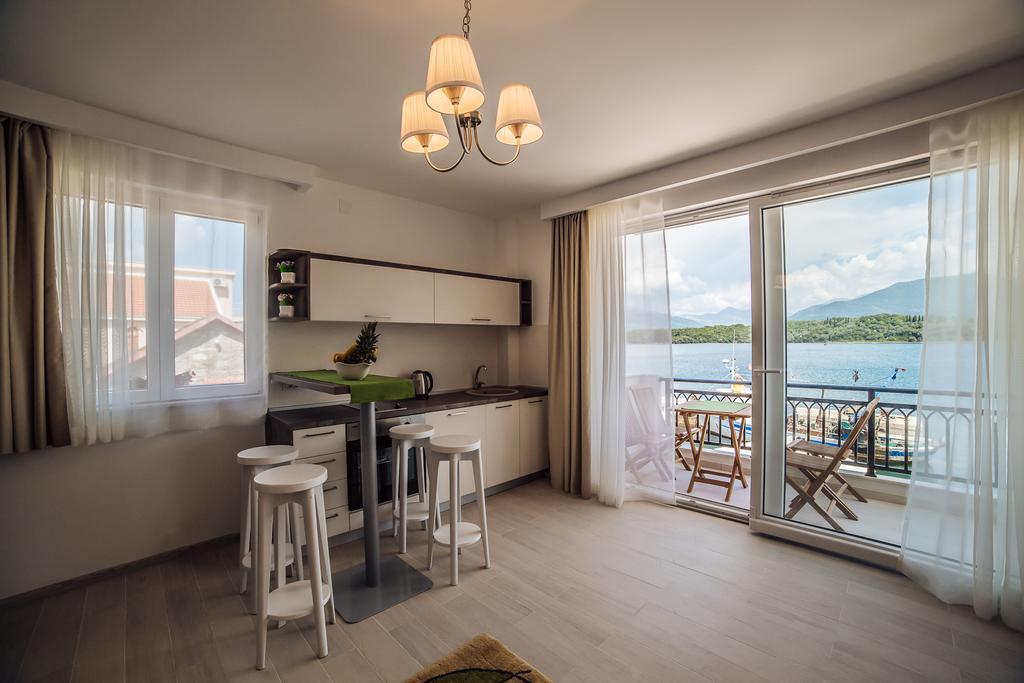 Apartments Harmonia Tivat Exteriör bild