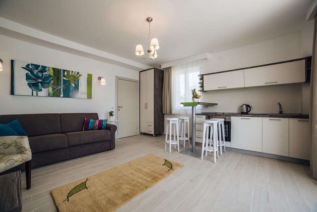 Apartments Harmonia Tivat Exteriör bild