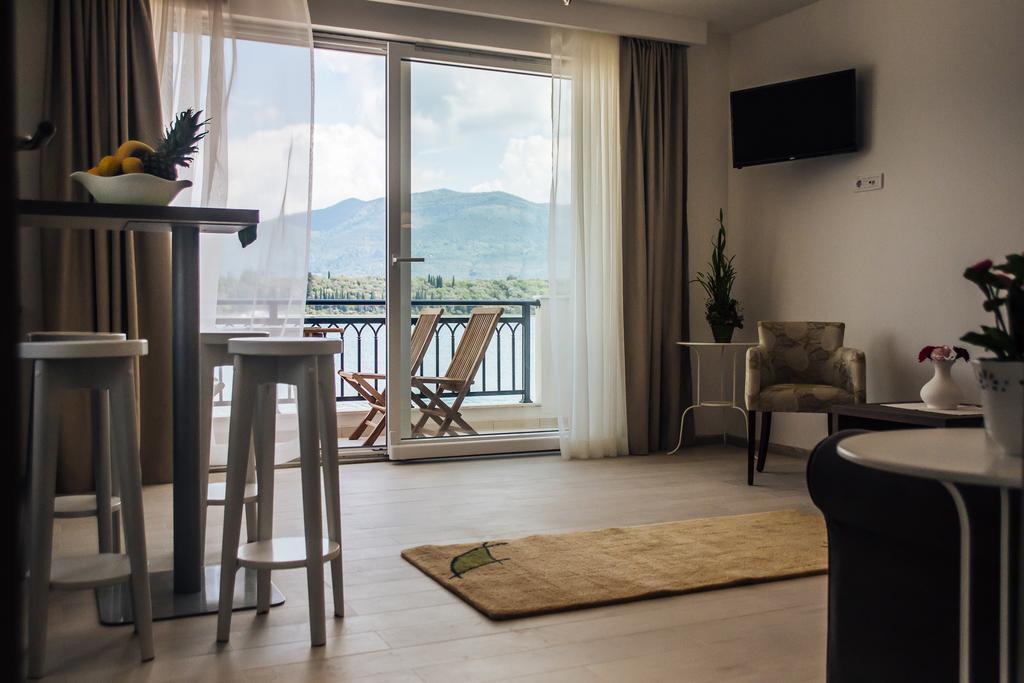 Apartments Harmonia Tivat Exteriör bild