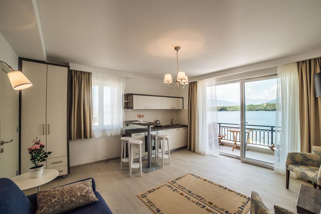Apartments Harmonia Tivat Exteriör bild